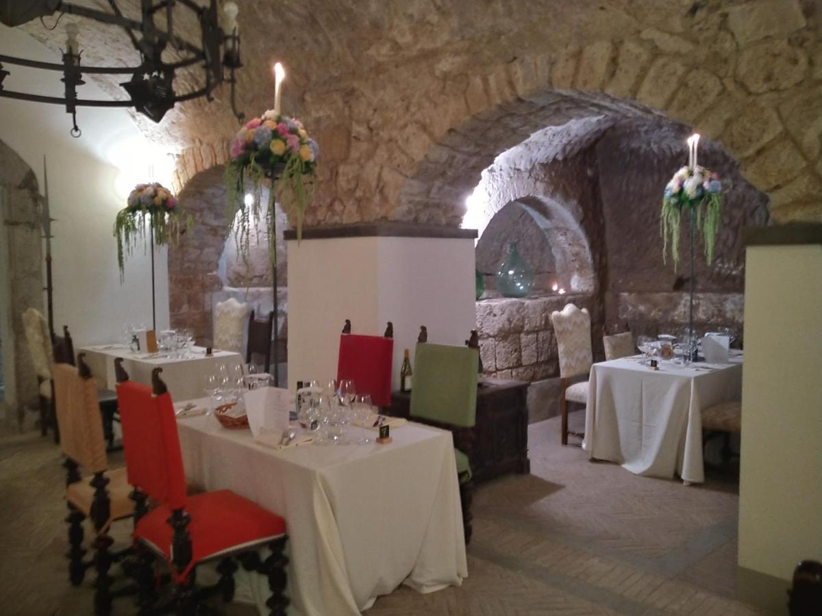 Castello Costaguti Hotel Roccalvecce Екстериор снимка