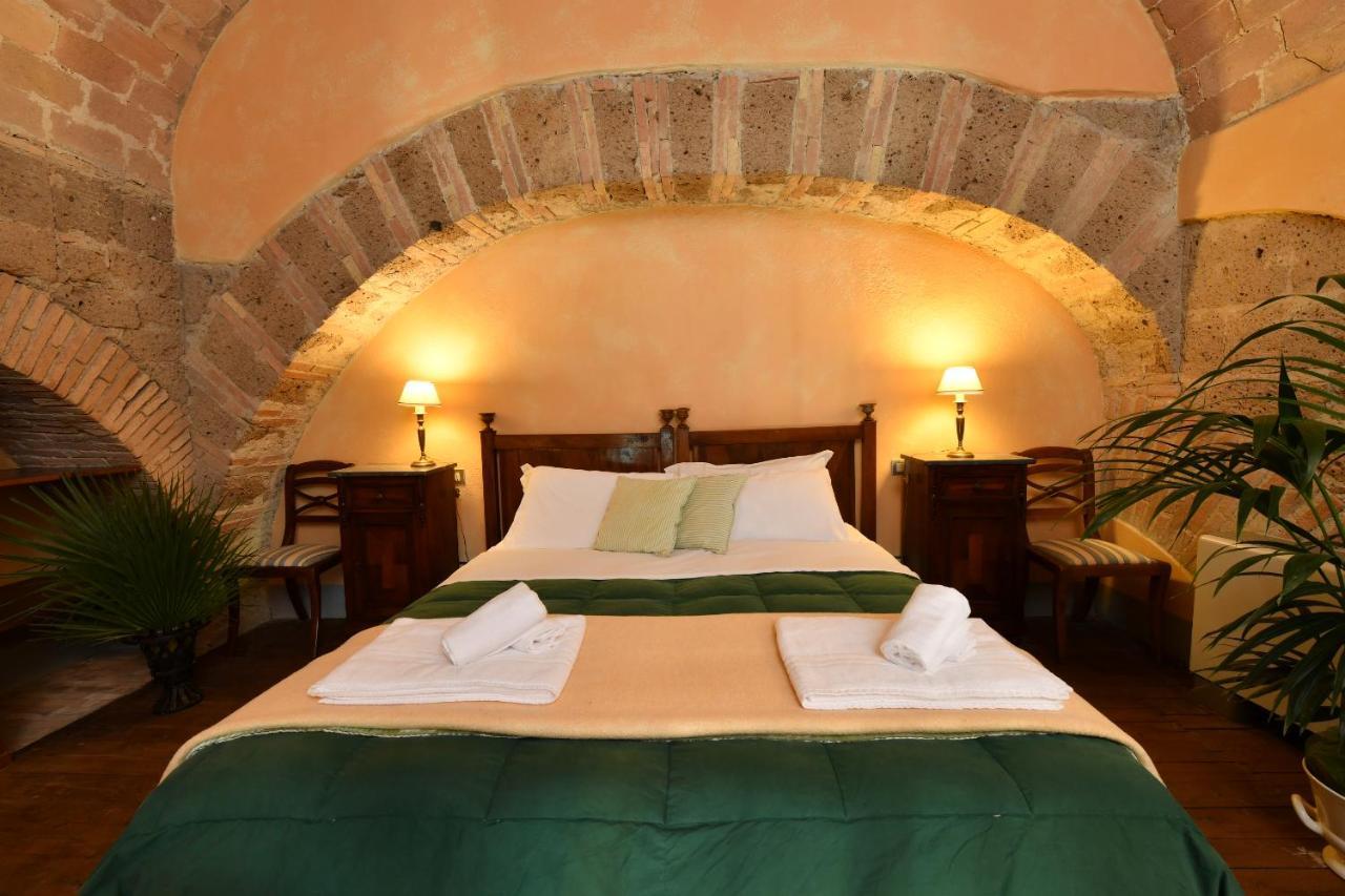 Castello Costaguti Hotel Roccalvecce Екстериор снимка