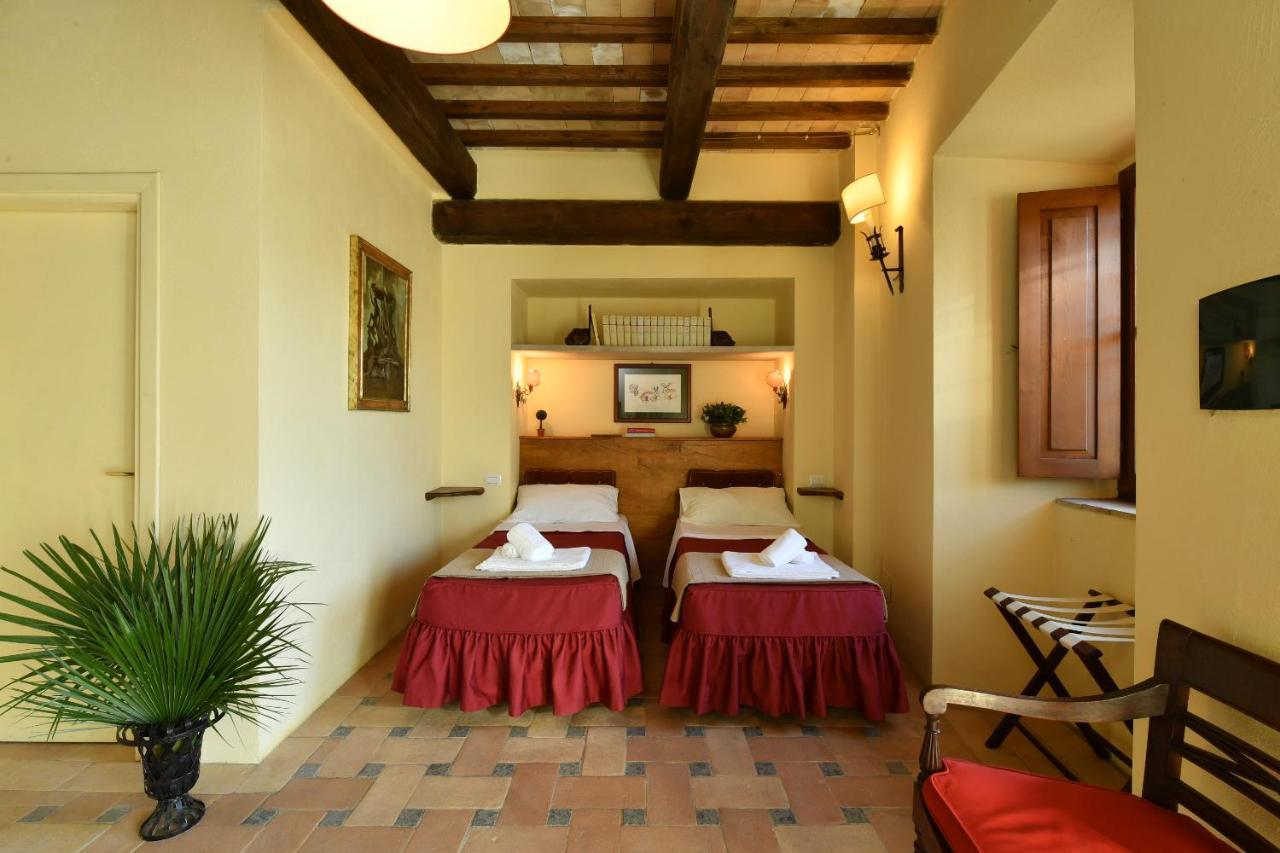 Castello Costaguti Hotel Roccalvecce Екстериор снимка