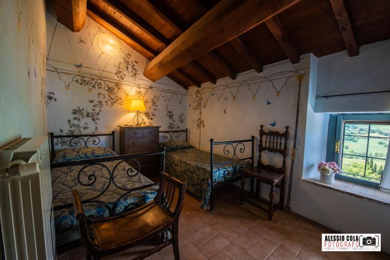 Castello Costaguti Hotel Roccalvecce Екстериор снимка