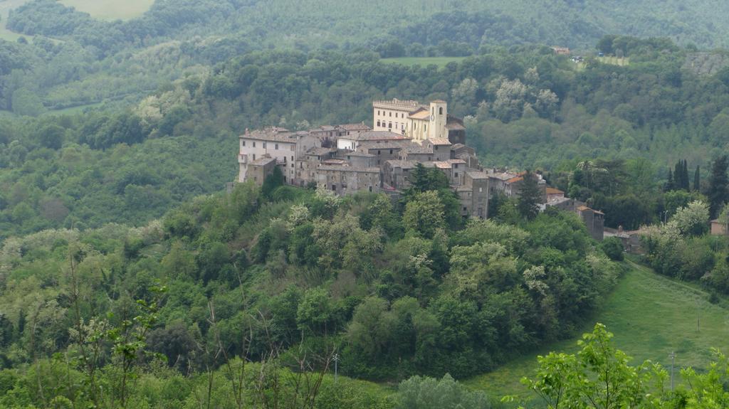 Castello Costaguti Hotel Roccalvecce Екстериор снимка