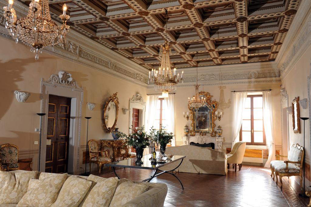 Castello Costaguti Hotel Roccalvecce Екстериор снимка