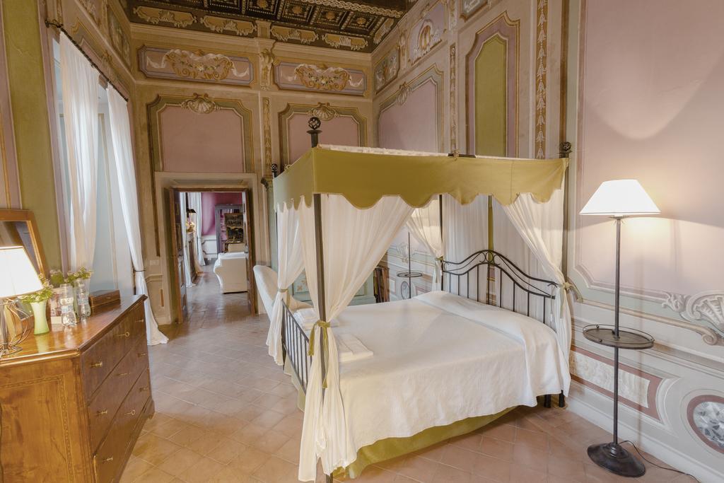 Castello Costaguti Hotel Roccalvecce Стая снимка