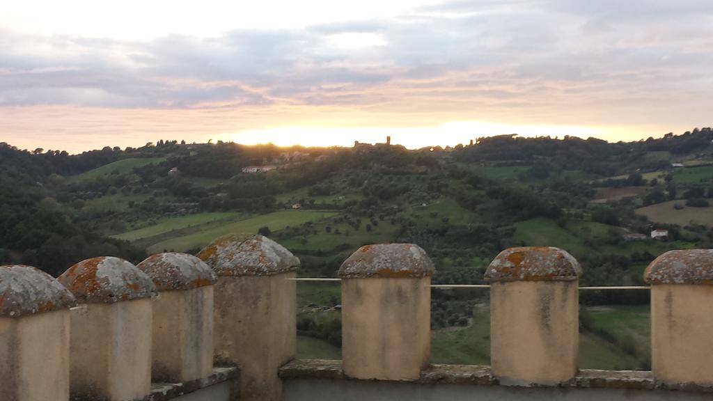 Castello Costaguti Hotel Roccalvecce Екстериор снимка